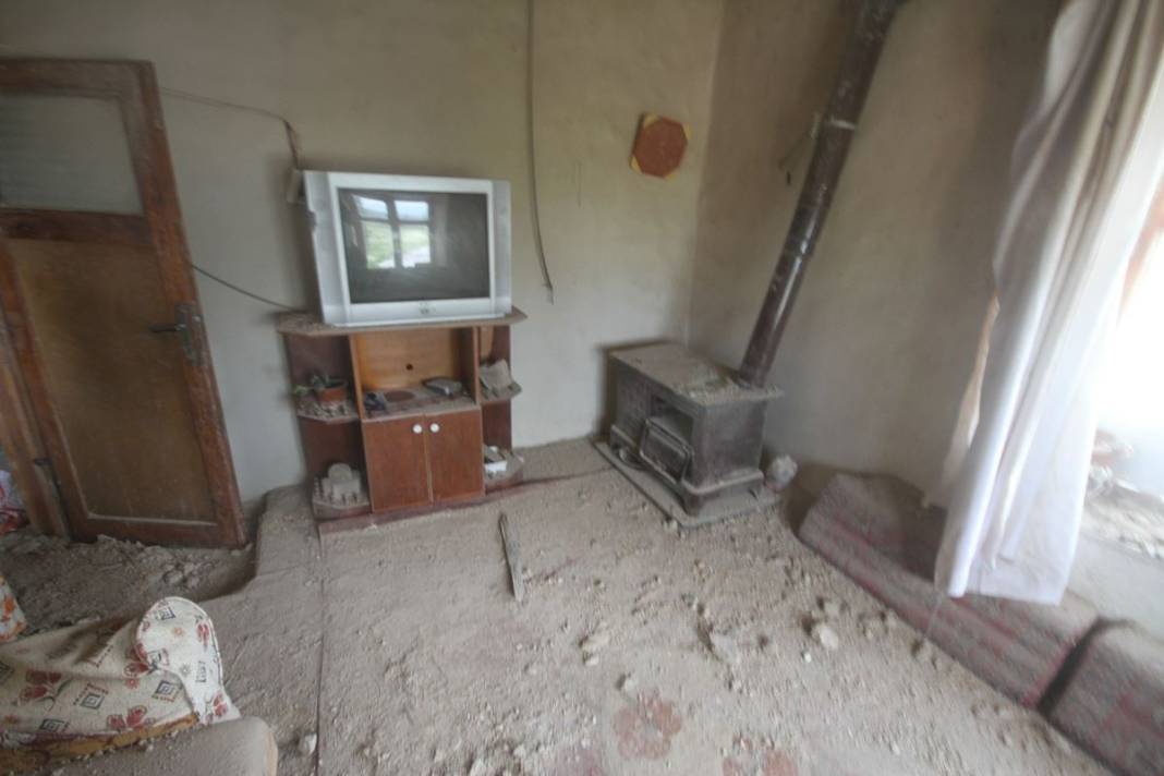 Evde kahvaltı yaparken felaketi yaşadılar! Korkunç manzarayı görenler evden koşarak kaçtı 14